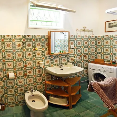 Vakantiehuis Torre Alpicella - *