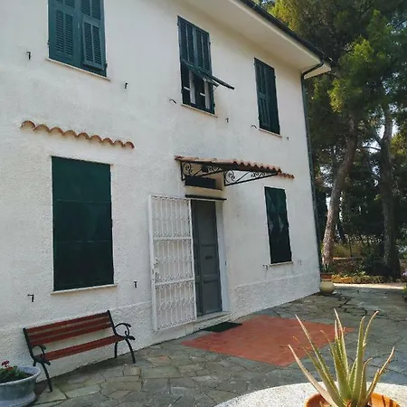 Дом отдыха Torre Alpicella Home, A Scenic Escape! *