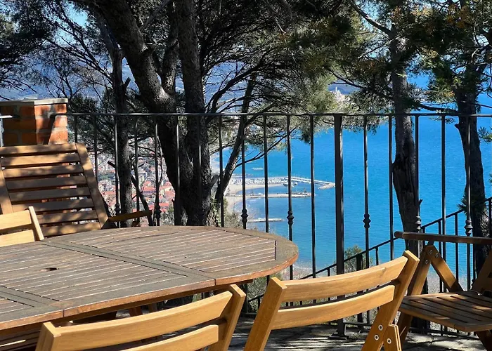 Casa vacanze Torre Alpicella Holiday Home, a scenic escape! Diano Marina