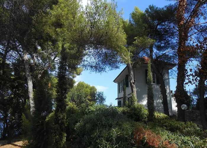 Casa vacanze Torre Alpicella Holiday Home, a scenic escape! Diano Marina