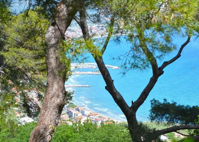 Casa vacanze Torre Alpicella Holiday Home, a scenic escape!